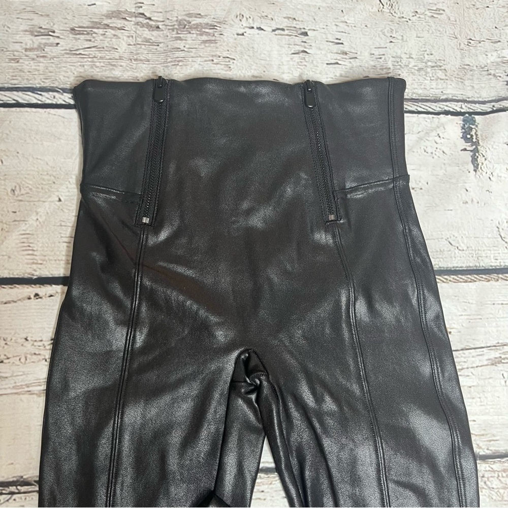 Spanx Hip Zip Faux Leather Leggings Size S - Picture 4 of 6